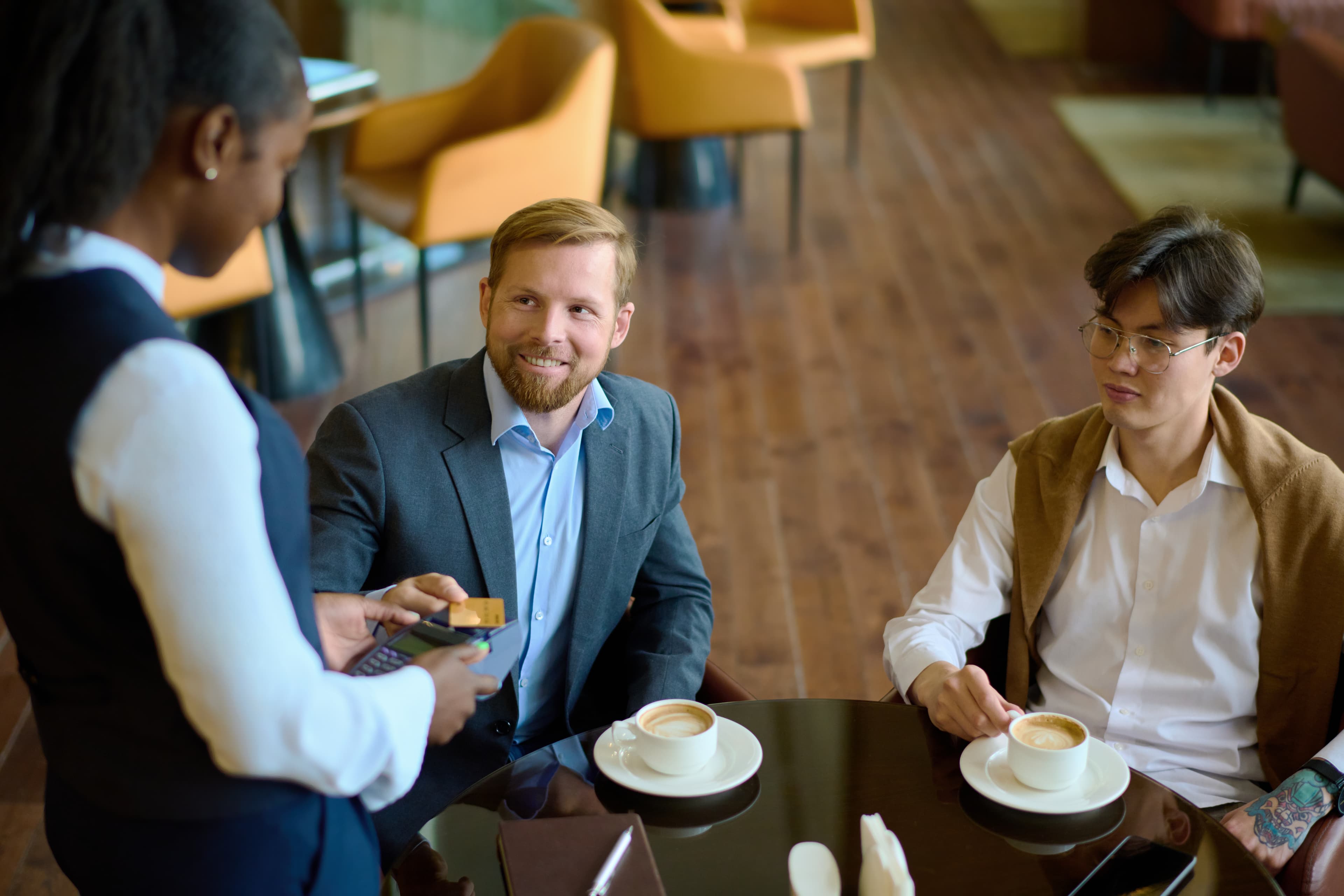 Executive airport travel, simplified.
From real time coordination to personalized meet and greet assistance, Worldwide Greeter helps travelers move through busy airports with confidence, efficiency, and less stress.
The future of airport concierge service is smarter, smoother, and more connected.